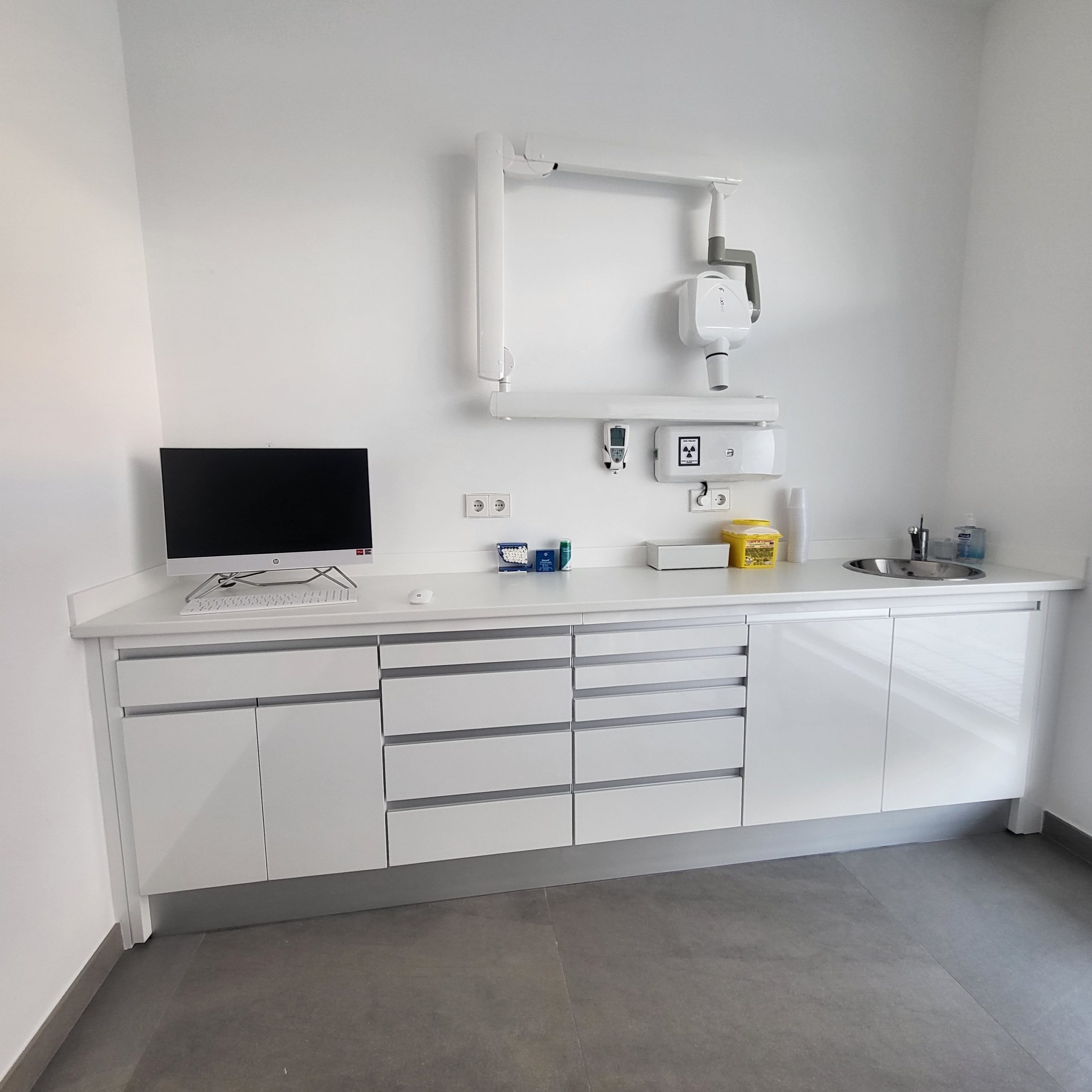 Mobiliario para clínicas dentales <br/> y laboratorios de prótesis